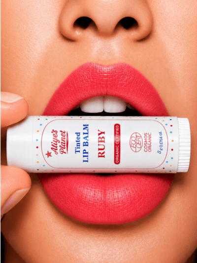RUBY – Organik Renkli Lip Balm –  Doğal Işıltı Veren Nemlendirici & Besleyici Dudak Balmı
